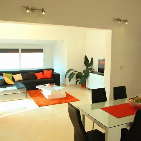 Apartament House Merlin